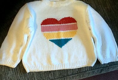 детский свитер радужное сердце