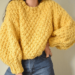 модный объемный свитер