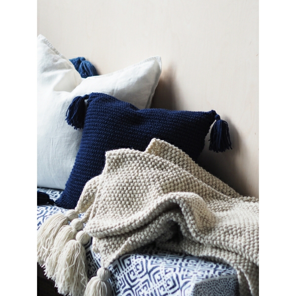 Вязаное одеяло спицам “Novita Nalle”