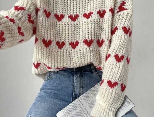 Женский свитер спицами с аранами