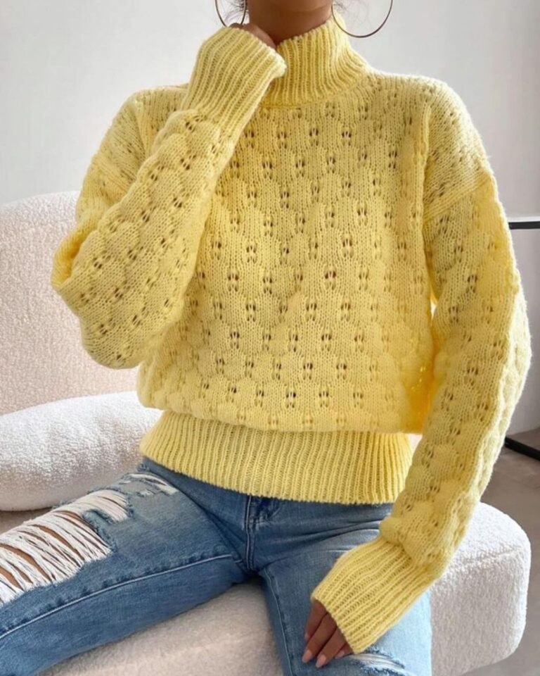 23 стильных свитеров спицами и схемы к ним